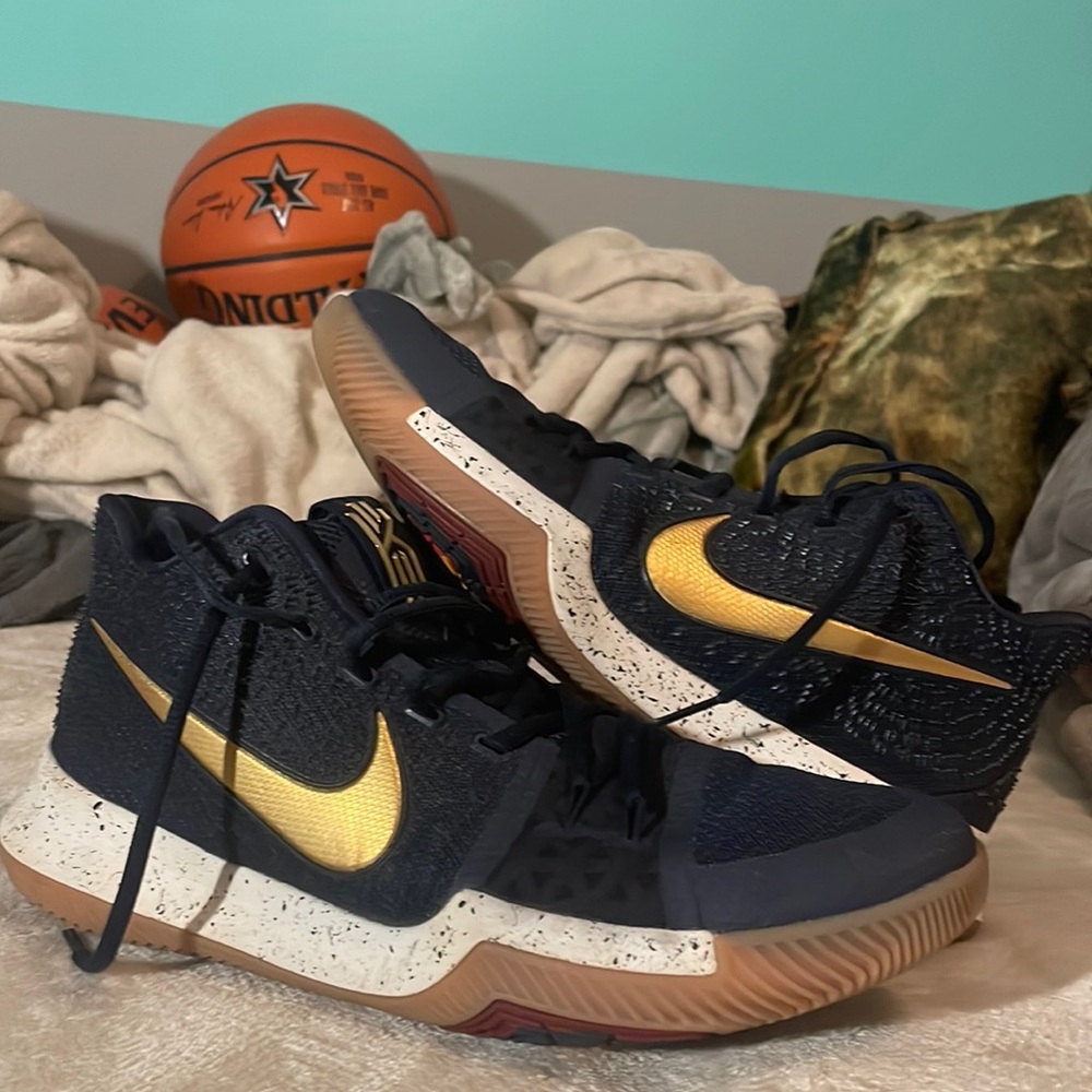 Kyrie 3s lightly worn - make an offer